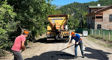 İl Özel idaresi yol bakım çalışmasını sürdürüyor