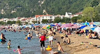 İnkumu, binlerce tatilciyi ağırladı