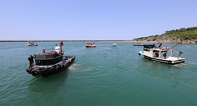 Kabotaj Bayramı’nda Şehitlerimiz anısına denize çelenk bırakıldı