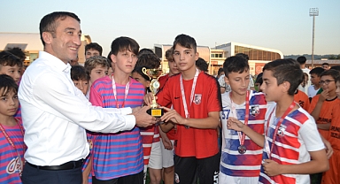 Kaleci Emrecan törene katıldı