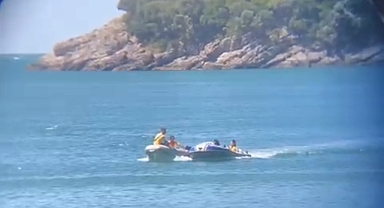 Motorsuz Bot Denize Sürüklendi, 3 Kişi Kurtarıldı