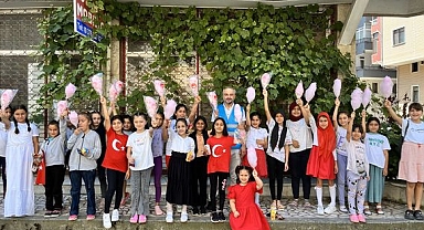 Öğrencilere Pamuk Şeker Sürprizi