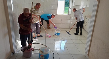 Selden etkilenen Cami ve Kur’an Kursu el birliğiyle temizlendi