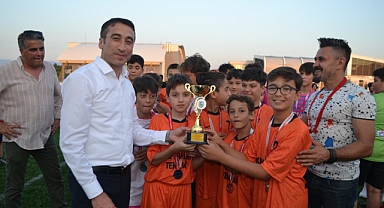 U-12’de kupa ve madalyalar verildi