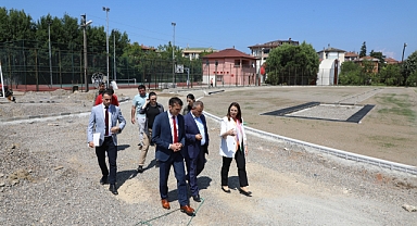 Vali Arslan Atatürk Stadyumun’da incelemelerde bulundu