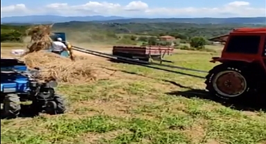 Vatandaş 40 derece sıcaklığa aldırış etmeden harman dövdü