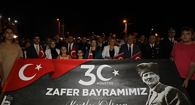 30 Ağustos Zafer Bayramı “Fener Alayı Yürüyüşü”, yoğun katılımla gerçekleştirildi