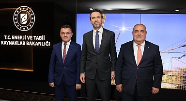AK Parti Bartın Teşkilatı, Enerji ve Tabii Kaynaklar Bakanı Alparslan Bayraktar'ı ziyaret etti