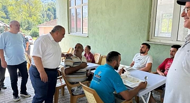 Aldatmaz, Göçkün'de Aşure bereketine ortak oldu