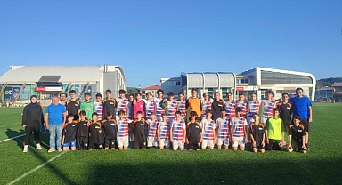 Bartın Gençlerbirliği Futbol Okulu ve Kemer Gençlikspor hazırlık maçı yaptı