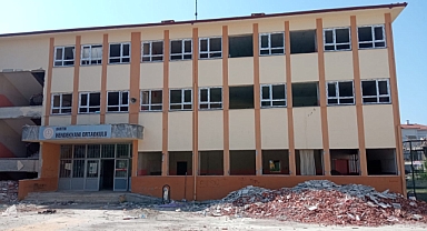Hendekyanı Ortaokulu’nda Deprem güçlendirme çalışması devam ediyor!