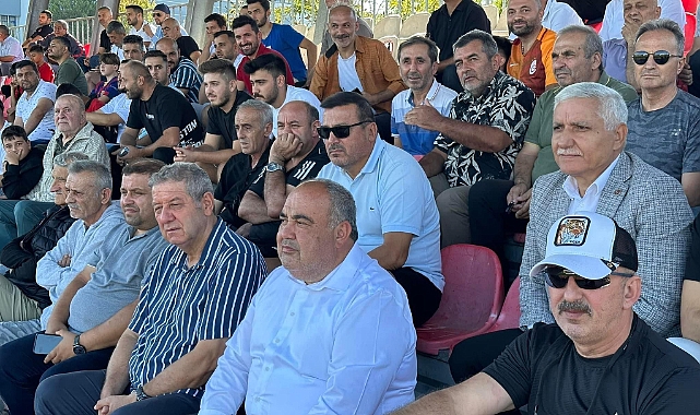 Aldatmaz, tribünde destek verdi