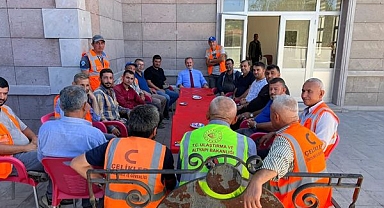 Kaymakam’dan işçilere çay ikramı