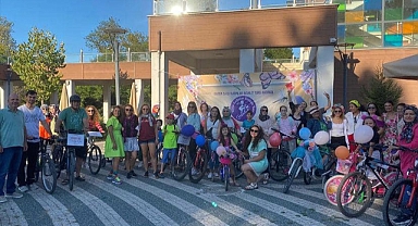 Süslü kadınlar yollarda