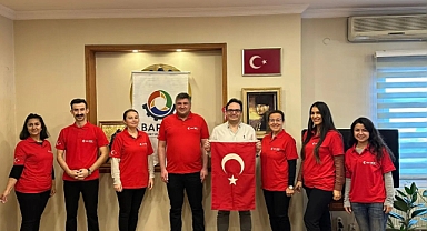 100'üncü yılı Ay Yıldız tişörtleriyle karşıladılar!