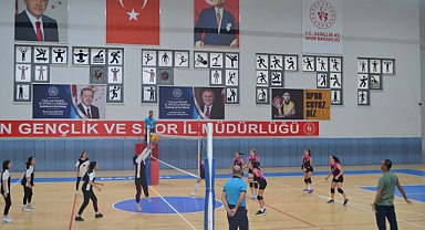 D.F Anadolu Lisesi kolay galibiyet aldı