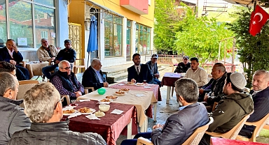 Kahvede buluştular!