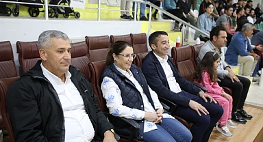 Kupayı Vali Arslan verdi