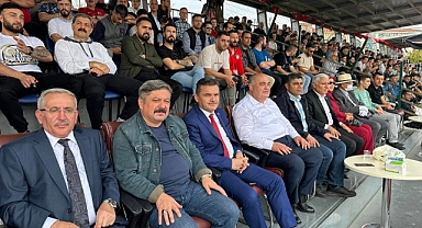 Tribünler doldu taştı