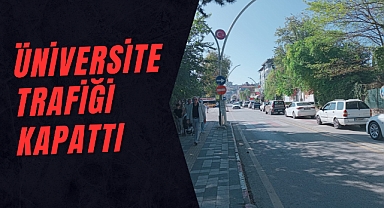 Üniversite Trafiği Kapattı