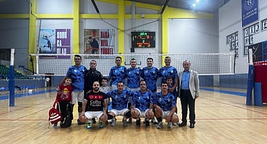 Voleybol ’da Belediye kazanmayı sürdürüyor