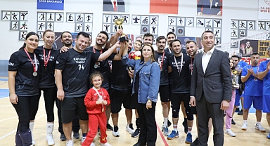 Voleybol şampiyonu Gençlik Spor İl Müdürlüğü oldu