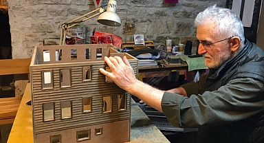 Tarihi maketlerde yaşatıyor!