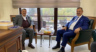 Akın'a dostundan ziyaret