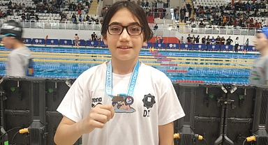 Bartınlı sporcu yüzmede madalyaya yüzdü