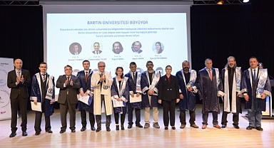 BARÜ' de tören! 83 öğretim üyesi cübbelerini giydi