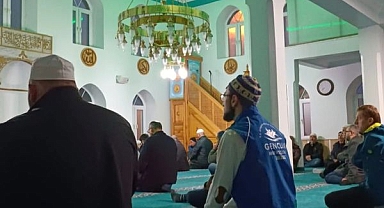 Gençler sabah namazında buluşuyor