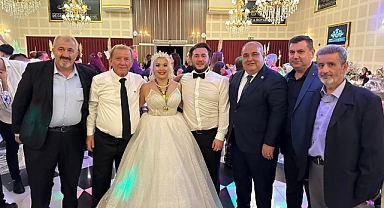 Mutluluklarına ortak oldu