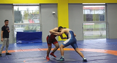 Okul Sporları Gençler (B) Güreş müsabakaları tamamlandı