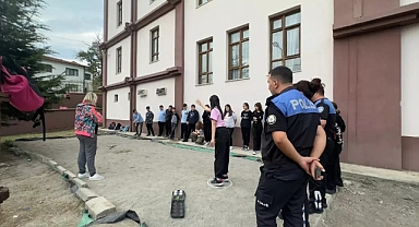 Polis, öğrencilerle Bocce oynadı