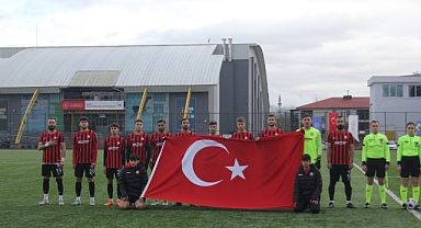 Bartınspor Alaçam maçında Türk bayrağı açtı