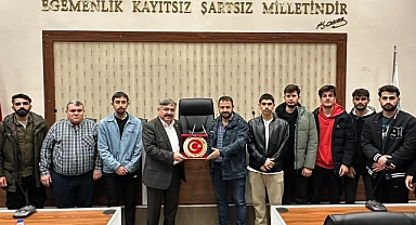 Öğrencilerden teşekkür plaketi