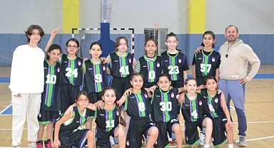 Basket küçük kızların şampiyonu Fatih Ortaokulu