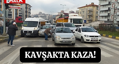 KAVŞAKTA KAZA!