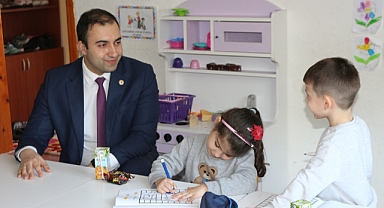Kaymakam, Miniklerle Buluştu