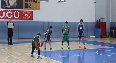 Minik basketbolcu övgü aldı