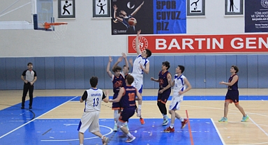 U18 baskette Basketbol Akademispor fark attı