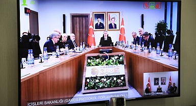 Vali, Bakan İle Konferans'ta