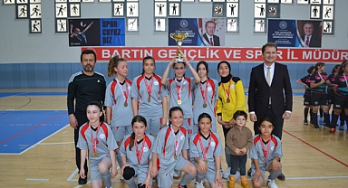 Futsal kızlarda Epçiler Ortaokulu şampiyon oldu