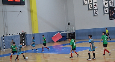Futsalda Cumhuriyet Ortaokulu Tam Gaz