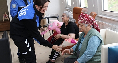 Huzurevi'nde Çiçekler Açtı