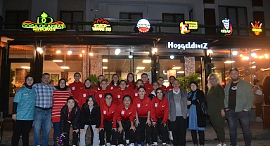 Kemerspor yönetiminden Kadın Futbol takımına iftar