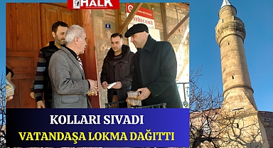 Kolları Sıvadı, Lokma Dağıttı