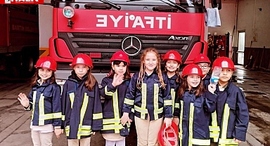 Minik İtfaiyeciler İş Başında