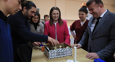 Vali, Bilim Sınıfını Açtı!