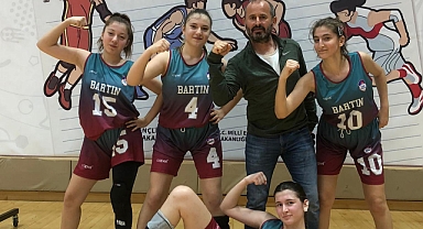 Fatih Ortaokulu Basketbolda Türkiye Finallerine kaldı